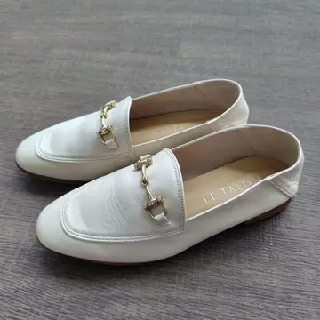 미사용 새상품 LE TALON 화이트 로퍼 24cm