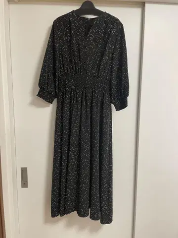DRESSTERIOR 블랙 도트 무늬 롱 원피스