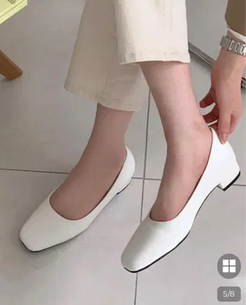 화이트 플랫 펌프스