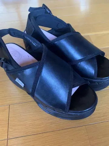 요스케 통굽 샌들 블랙 24.5