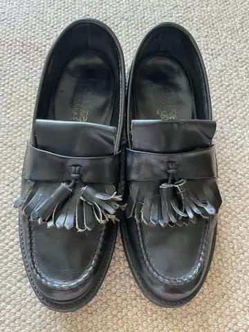 Loake 블랙 가죽 로퍼 프린지 영국제