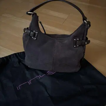 다크 브라운 스웨이드 핸드백