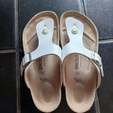 버켄스탁 화이트 샌들