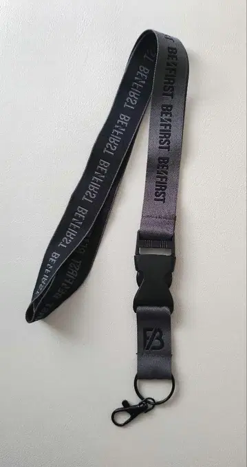 비 퍼스트 로고 넥스트랩