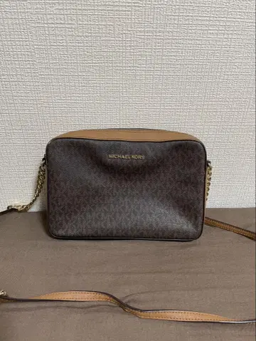 마이클코어스 브라운 숄더백