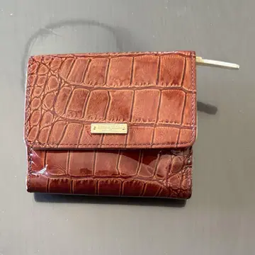 kate spade 크로커다일 패턴 2단 접이식 지갑