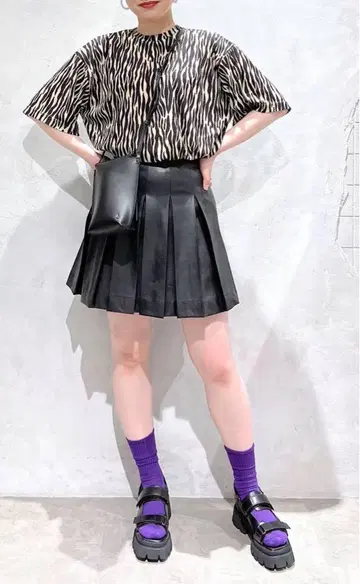 지나시스 박스 플리츠 미니 스커트 블랙