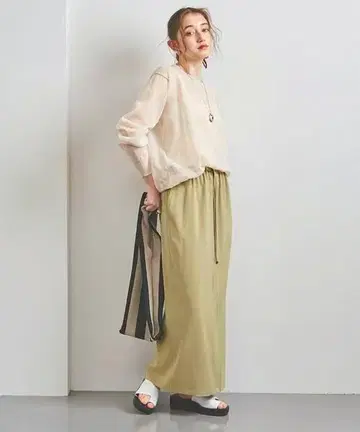 UNITED ARROWS UWSC 프론트 슬릿 이지 타이트 스커트