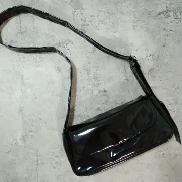 y2k 에나멜 숄더 백 블랙