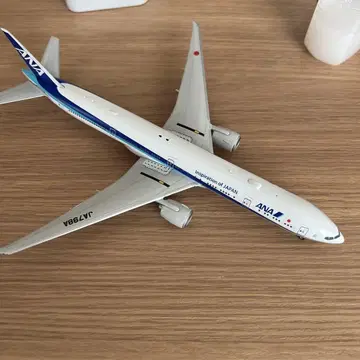 ANA B777-300ER 1/400