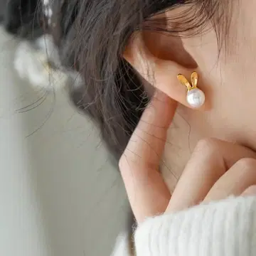 토끼 귀 펄 스터드 귀걸이