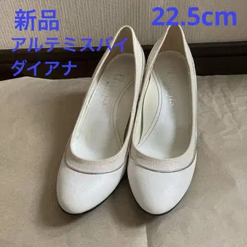 새상품 아르테미스 바이 다이애나 화이트 펌프스 22.5cm
