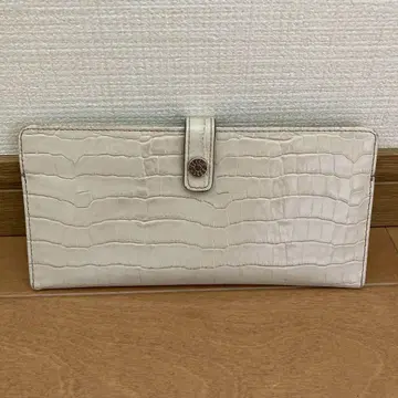 아이보리 크로커다일 패턴 장지갑