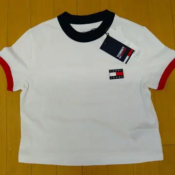 TOMMY JEANS 배지 로고 링거 티셔츠