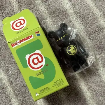 베어브릭(BE@RBRICK) 100% 시리즈 5 아티스트 FUTURA