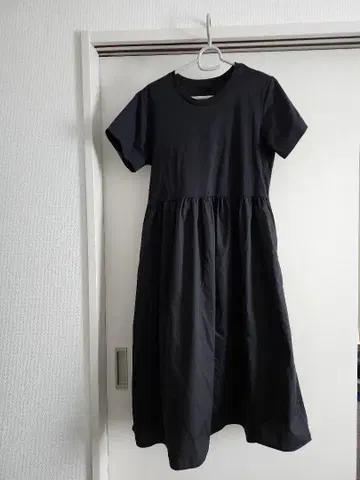 블랙 반팔 플레어 실루엣 롱 원피스