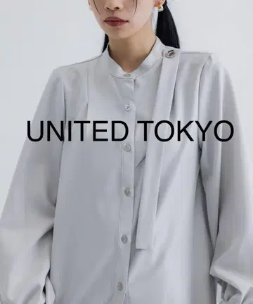 유나이티드 도쿄 숄더 버튼 블라우스
