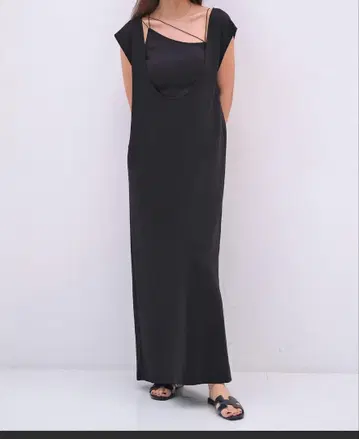 AKTE 딥 U 넥 I 라인 원피스