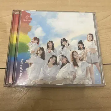 NiziU Step and a step CD 트레이딩 카드 포함