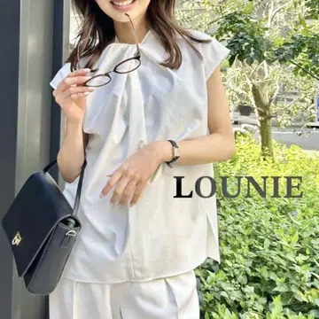 LOUNIE 루니 트위스트 넥 슬리브리스 블라우스