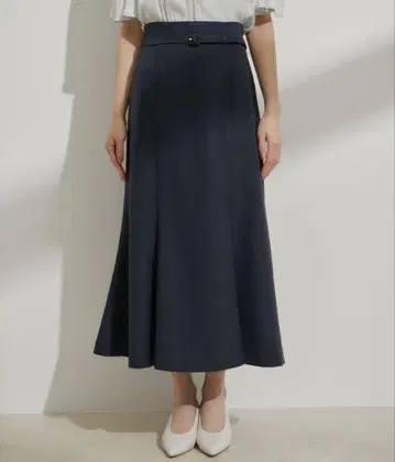동일 원단 벨트 포함 머메이드 스커트