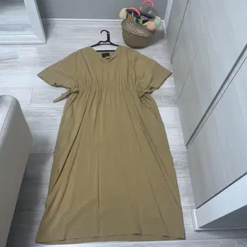 새상품급 투모로우랜드 컬렉션 린넨 허리 개더 원피스 카멜