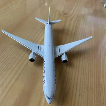 카타르 항공 보잉 777 1/400 스케일 모델