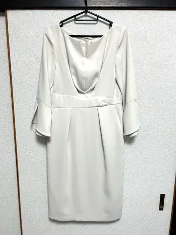핑키앤다이안 펄 장식 원피스 옅은 베이지 38 사이즈