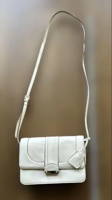 BIANCA EPOCA 아이보리 플랩 숄더백 일본제