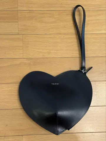 YAHKI 하트 모양 블랙 가죽 핸드백