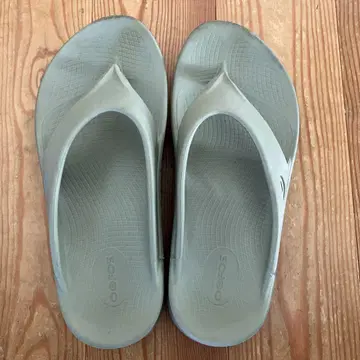 Oofos 카키 플립플랍