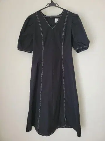 월드 블랙 V넥 반팔 A라인 원피스