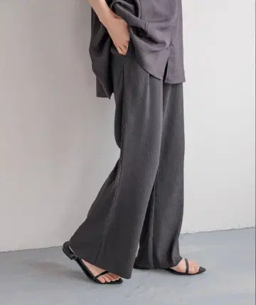 로리즈팜 컷 리브 세미 플레어 팬츠