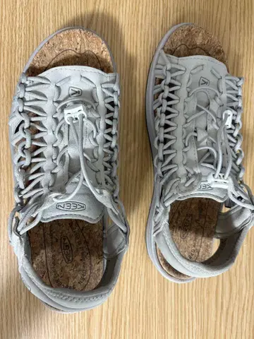 KEEN UNEEK 그레이 27cm