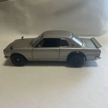 1/18 교쇼 닛산 스카이라인 2000GT-R 하코스카 KPGC10