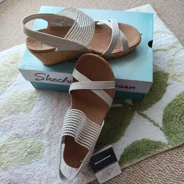 [미사용 새상품] Skechers 화이트 스포츠 샌들 24.5cm