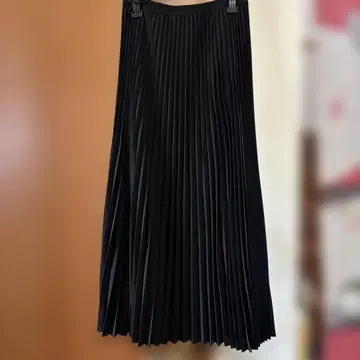 쿨 카레안 뉴트 센트 뉴트 블랙 플리츠 스커트