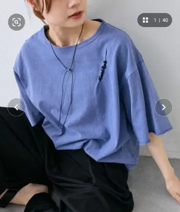 턱 로고 자수 티셔츠