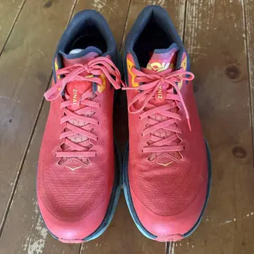 HOKA Zinal 레드 스니커즈 vibram
