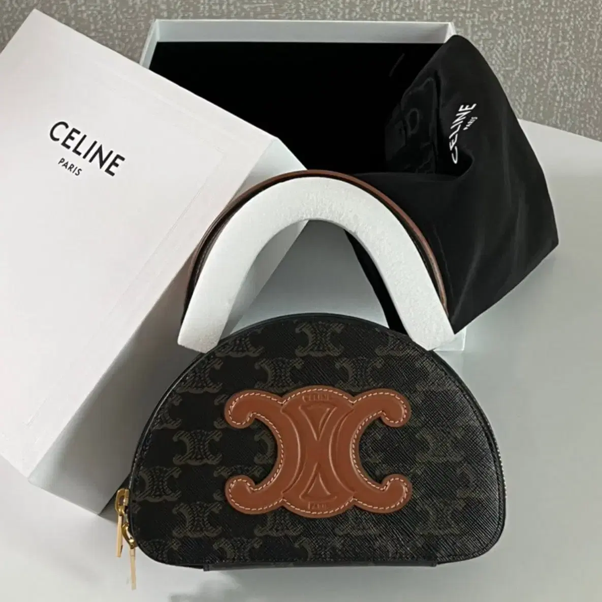 【VIPセール】CELINE 早い者勝ちセール！ Half Moon Case バッグ Celine Half Moon Case Bag