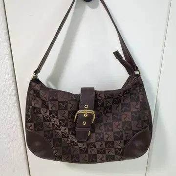 브라운 로고 패턴 숄더백