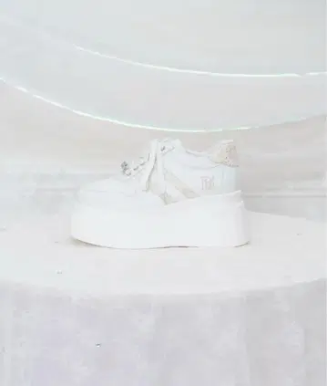 RoseMuse 로제 뮤즈 Glitter point sneakers