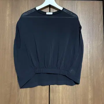 Ballsey 블랙 슬리브리스 탑
