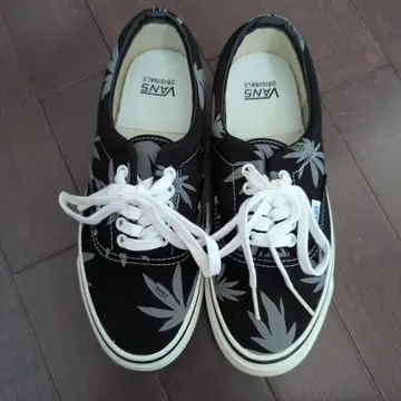 VANS 블랙스 스니커즈