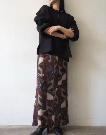 루미에 레트로 프린트 타이트 스커트 브라운