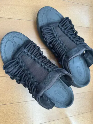 KEEN 블랙 샌들 사이즈 7