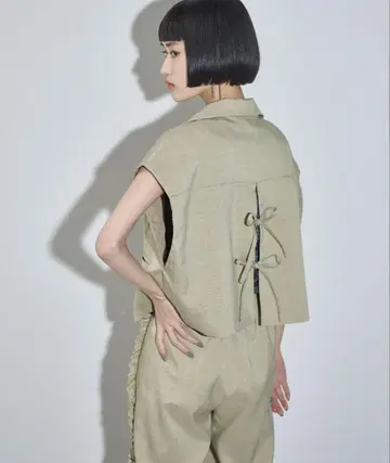THE YOn 백 리본 프렌치 슬리브 숏 테일러드 자켓