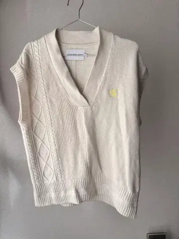 캘빈클라인 Calvin Klein 화이트 니트 베스트 베스트
