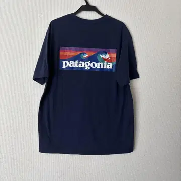파타고니아 네이비 티셔츠 파도 그래픽