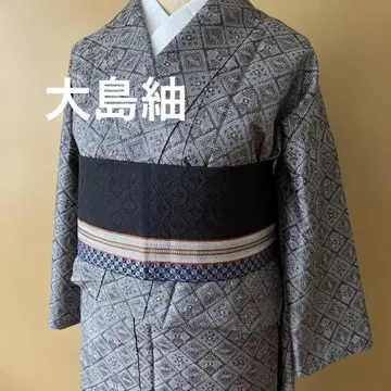 오시마 명주 기모노 그레이와 보라색 직조 코몬